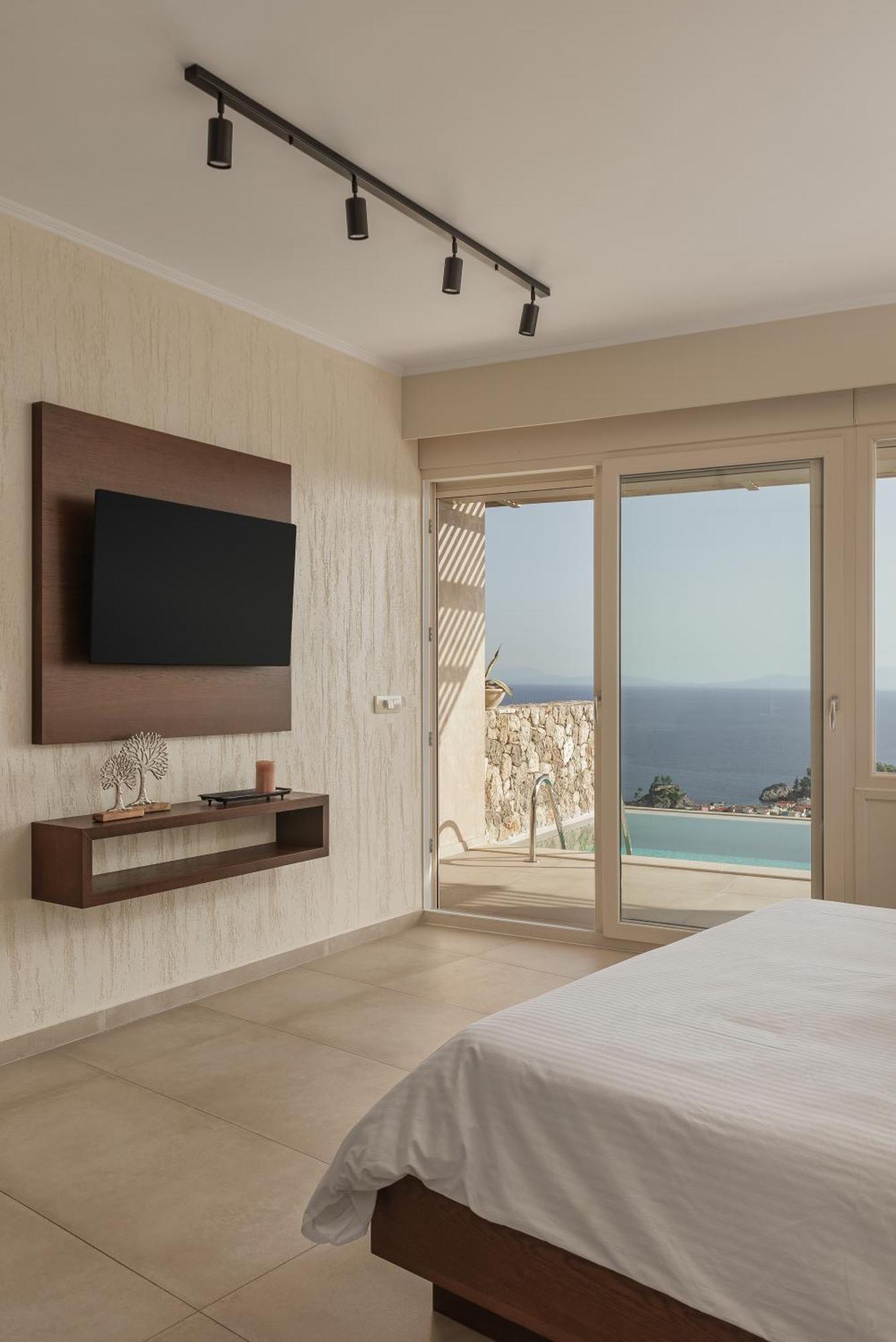 Apolis & Apartment Parga