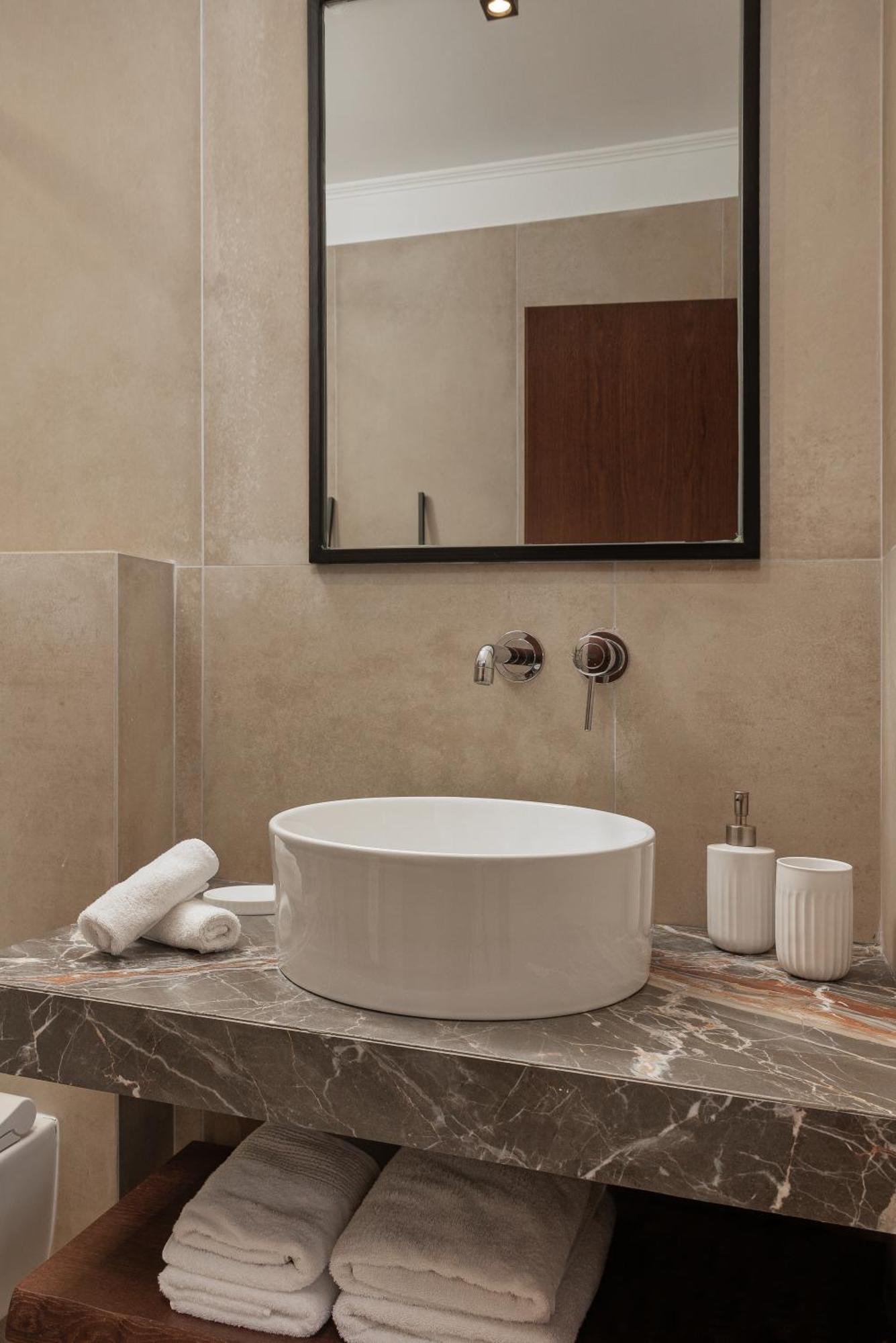 Apolis & Apartment Parga