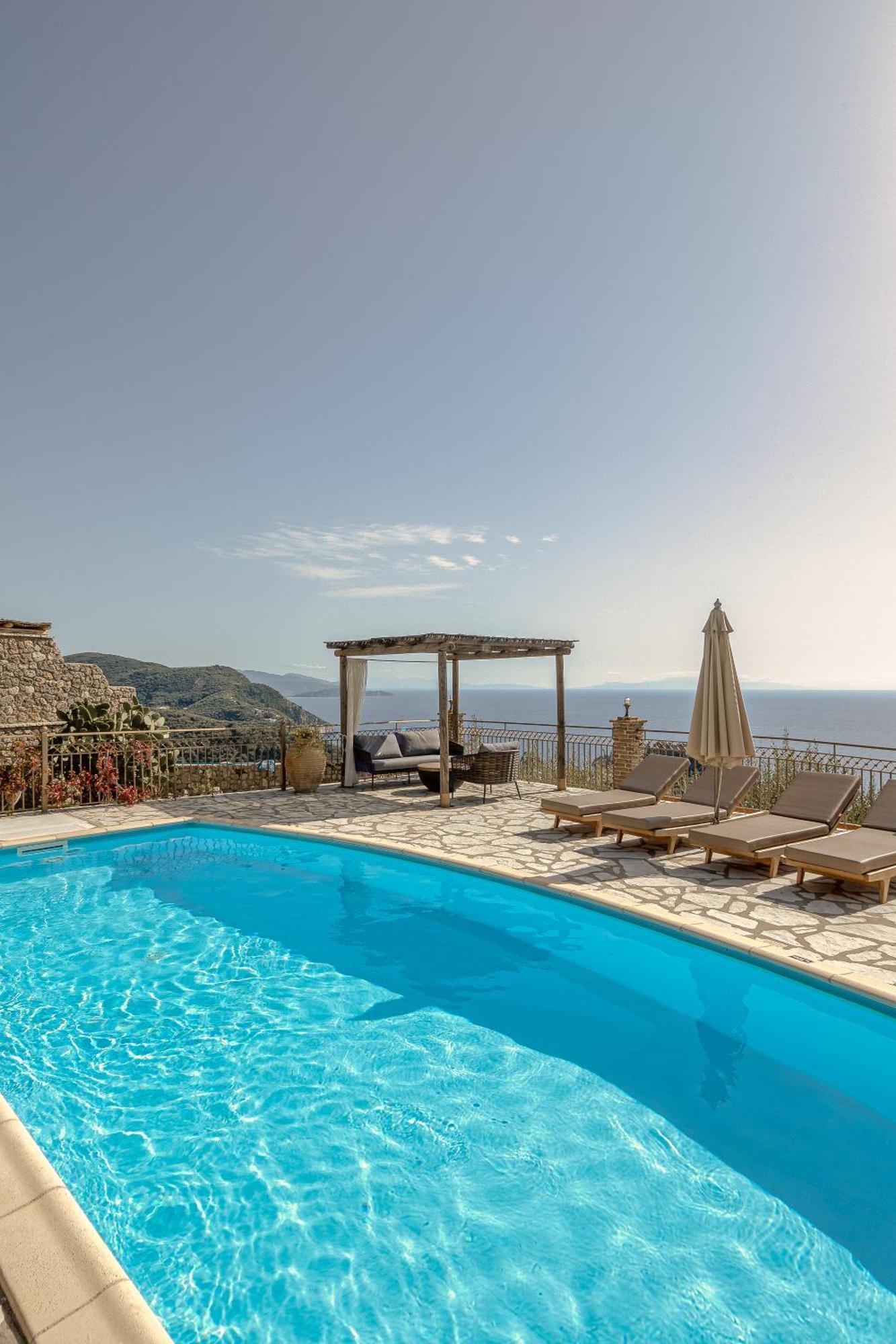 Apolis & Apartment Parga